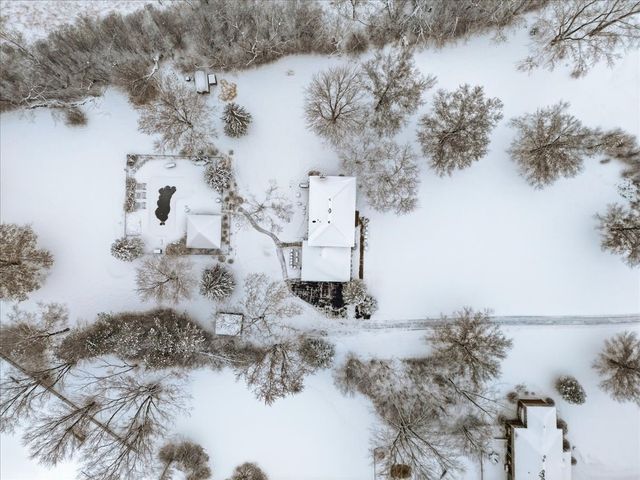 12 Crestview Lane, Lake Barrington, IL 60010