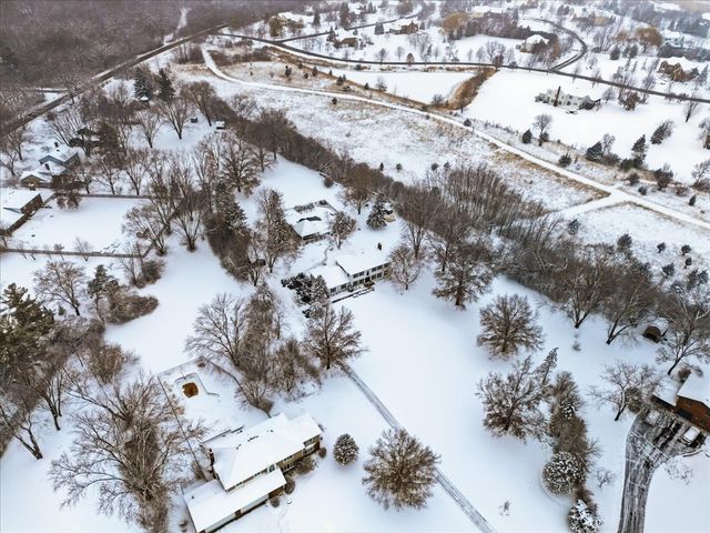 12 Crestview Lane, Lake Barrington, IL 60010