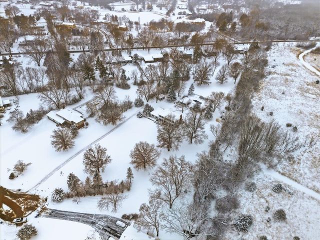 12 Crestview Lane, Lake Barrington, IL 60010