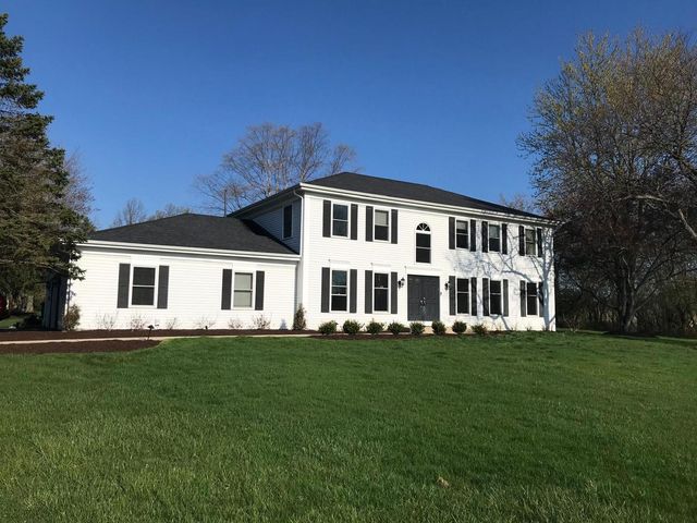 12 Crestview Lane, Lake Barrington, IL 60010