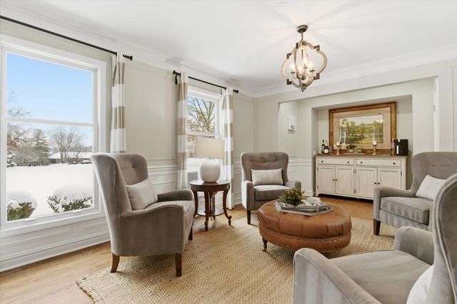 12 Crestview Lane, Lake Barrington, IL 60010