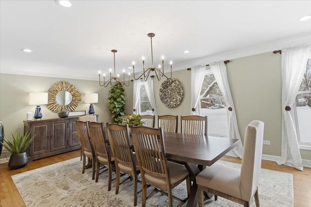 12 Crestview Lane, Lake Barrington, IL 60010