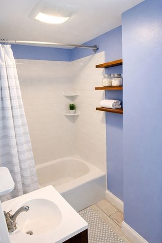 58 Bennett St 1, Wakefield, MA 01880