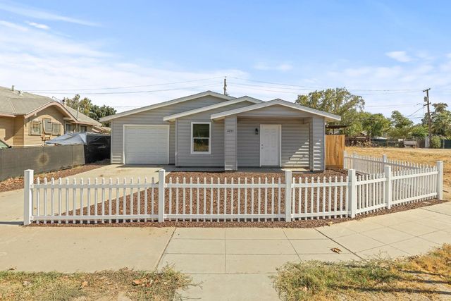 2255 S Rose Avenue, Fresno, CA 93706