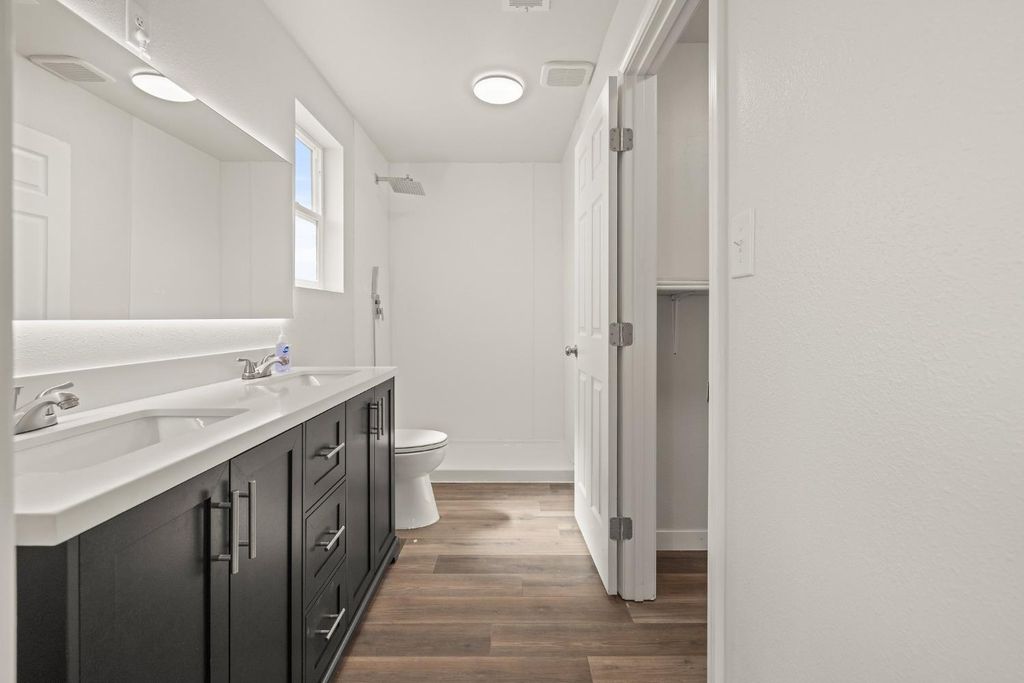 Image 29 of property listing at 2255 S Rose Avenue, Fresno, CA 93706