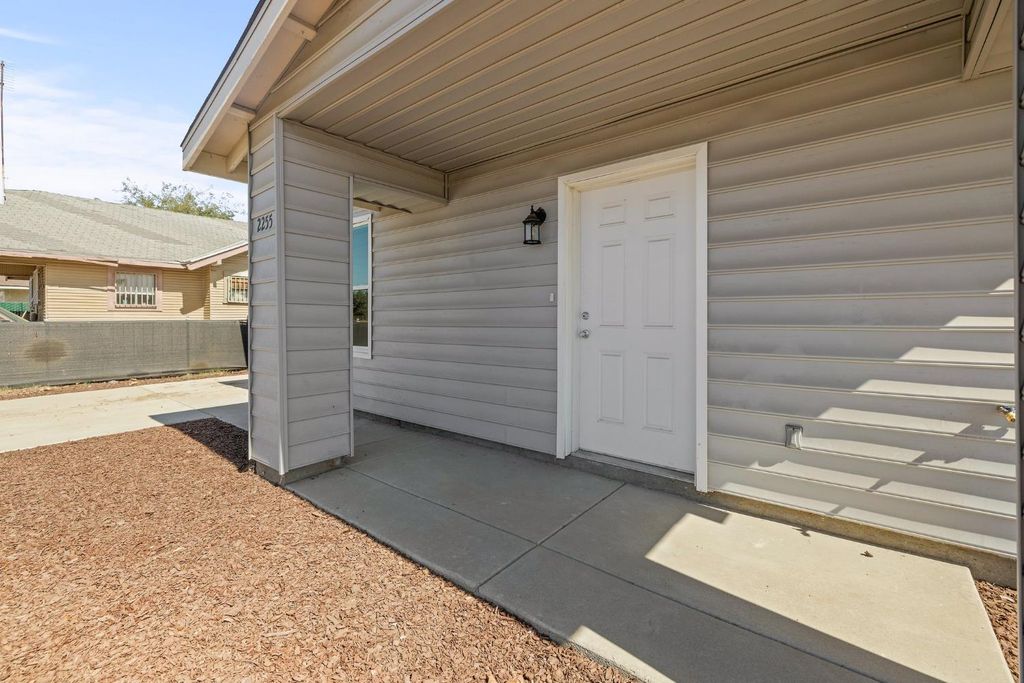 Image 5 of property listing at 2255 S Rose Avenue, Fresno, CA 93706