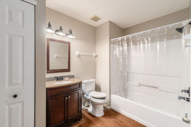 380 Oxford Oak Drive, Blacklick, OH 43004