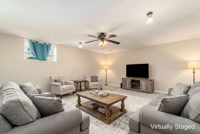 380 Oxford Oak Drive, Blacklick, OH 43004