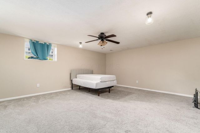 380 Oxford Oak Drive, Blacklick, OH 43004