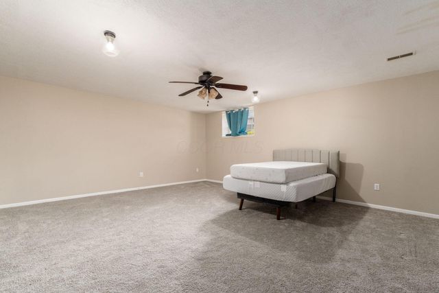 380 Oxford Oak Drive, Blacklick, OH 43004