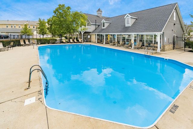 380 Oxford Oak Drive, Blacklick, OH 43004