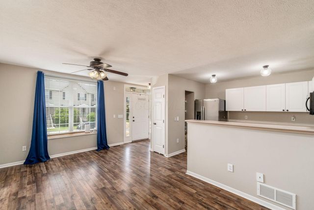 380 Oxford Oak Drive, Blacklick, OH 43004
