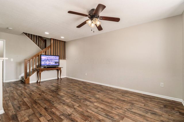 380 Oxford Oak Drive, Blacklick, OH 43004