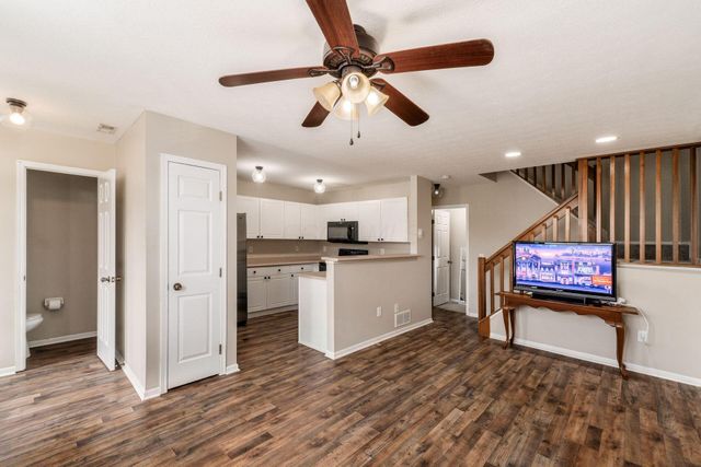 380 Oxford Oak Drive, Blacklick, OH 43004