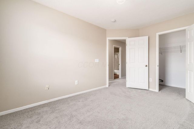 380 Oxford Oak Drive, Blacklick, OH 43004