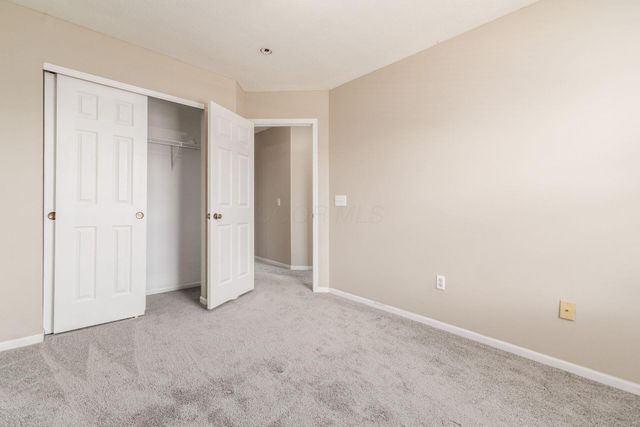 380 Oxford Oak Drive, Blacklick, OH 43004