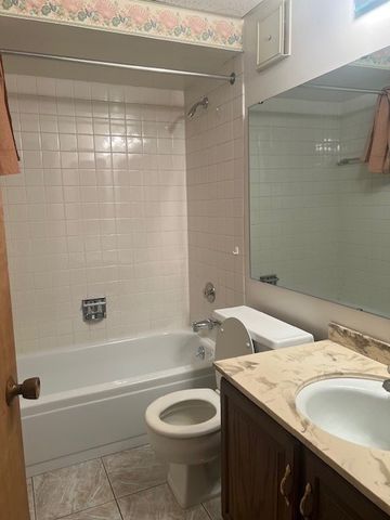 300 Park Avenue 437, Calumet City, IL 60409