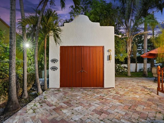 1137 Asturia Ave, Coral Gables, FL 33134