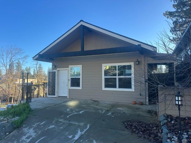102 Shadow Wood Pl, Colfax, CA 95713