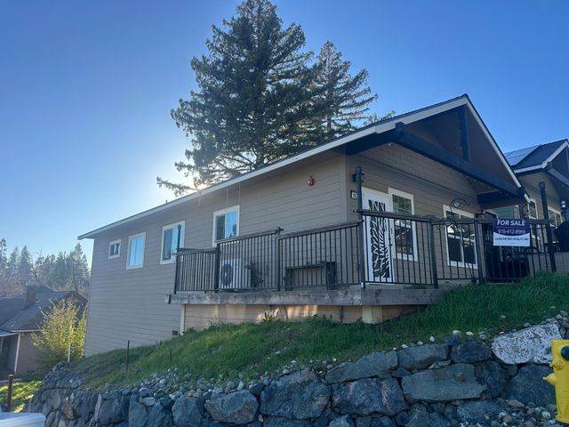 102 Shadow Wood Pl, Colfax, CA 95713