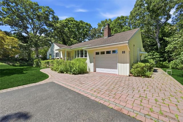 89 Burton Lane, Commack, NY 11725