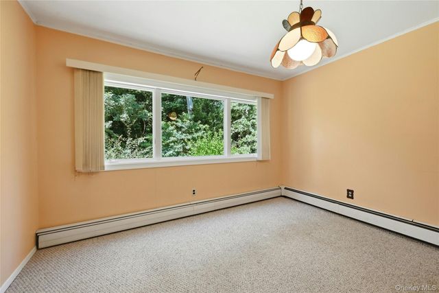 89 Burton Lane, Commack, NY 11725