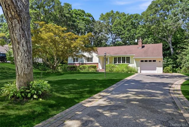 89 Burton Lane, Commack, NY 11725