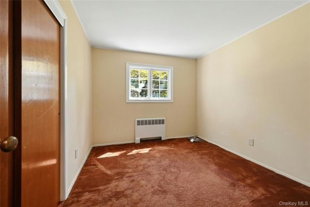 89 Burton Lane, Commack, NY 11725