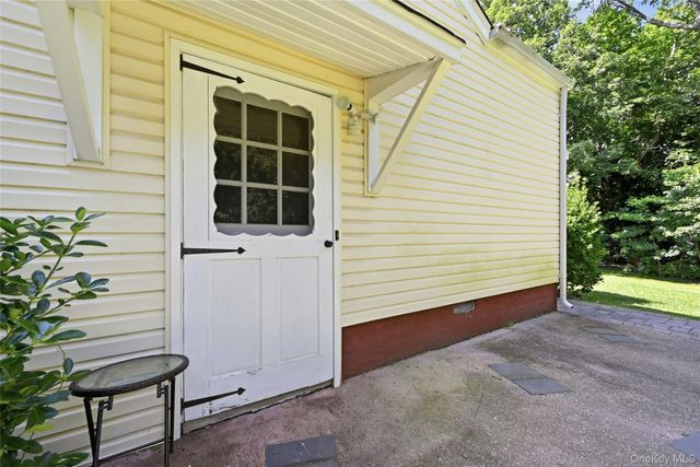 89 Burton Lane, Commack, NY 11725