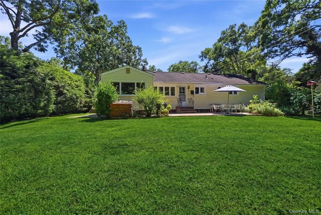 89 Burton Lane, Commack, NY 11725