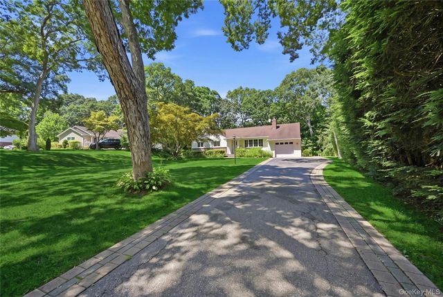 89 Burton Lane, Commack, NY 11725