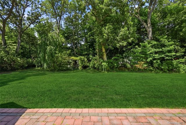 89 Burton Lane, Commack, NY 11725