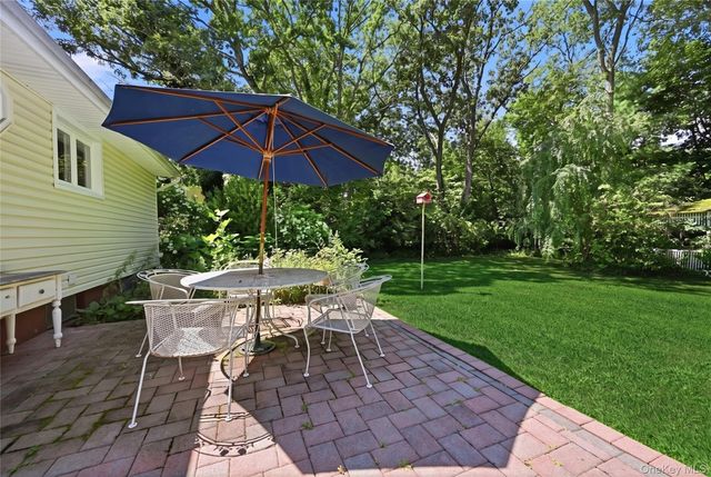 89 Burton Lane, Commack, NY 11725