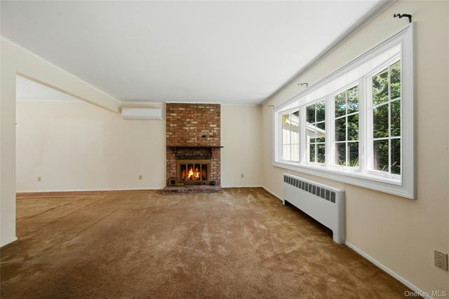 89 Burton Lane, Commack, NY 11725