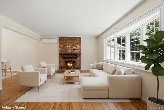 89 Burton Lane, Commack, NY 11725