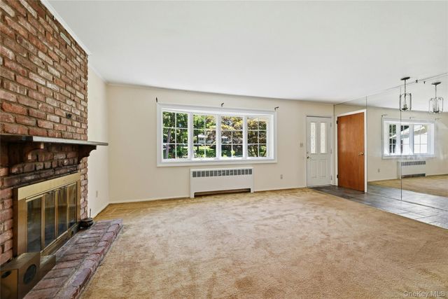 89 Burton Lane, Commack, NY 11725