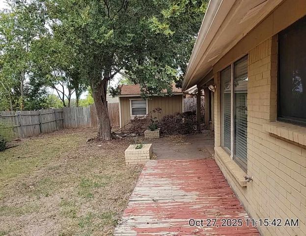 3815 SE CAMELOT DR, Lawton, OK 73501