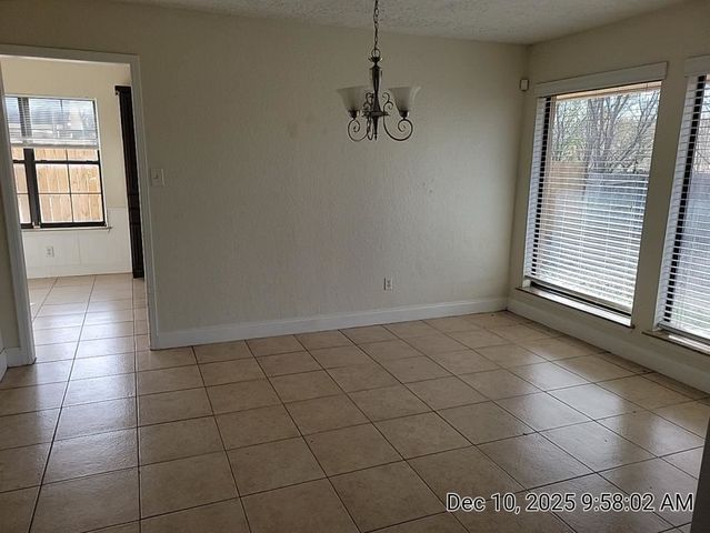 3815 SE CAMELOT DR, Lawton, OK 73501