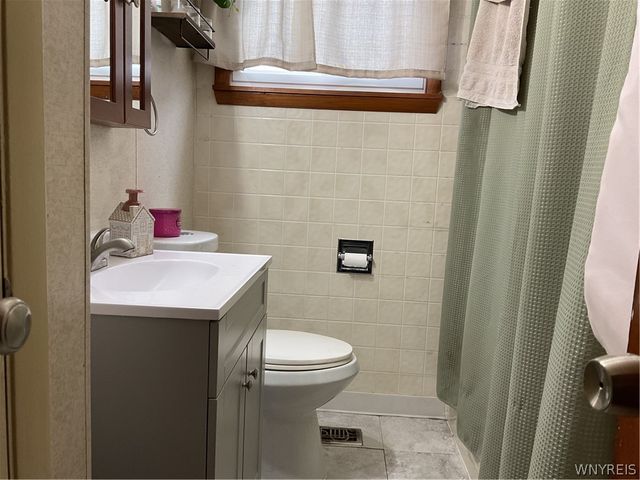 28 Nicholas Drive North, Tonawanda, NY 14150