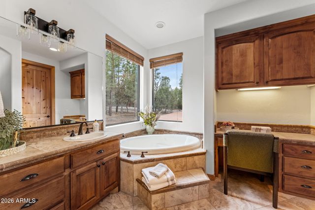 4651 W WHITE OAK Lane, Show Low, AZ 85901