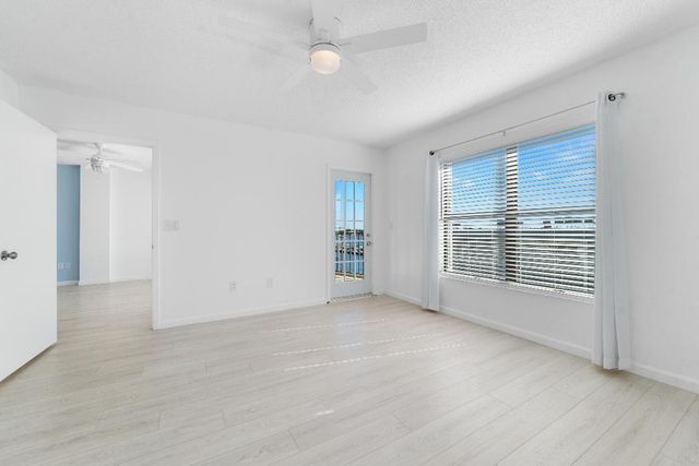 896 N Federal Highway 530, Lantana, FL 33462