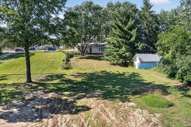 16974 Douglas Road, Mishawaka, IN 46545