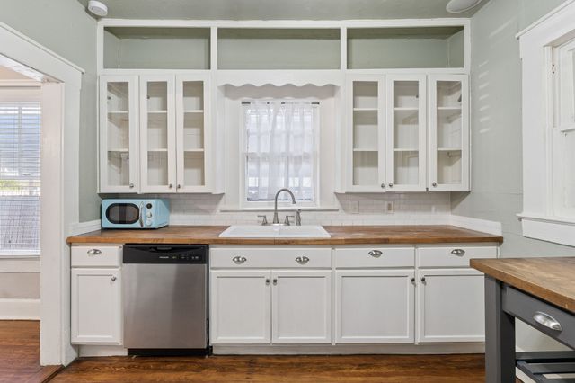 2111 Washington Avenue, Fort Worth, TX 76110