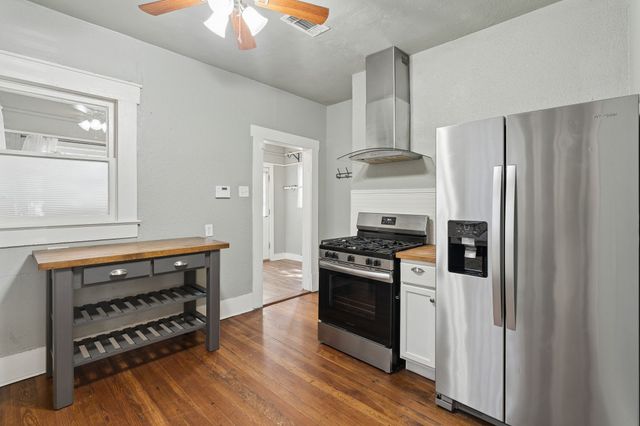 2111 Washington Avenue, Fort Worth, TX 76110