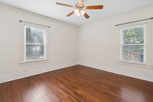 2111 Washington Avenue, Fort Worth, TX 76110