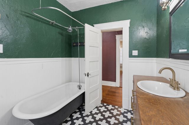 2111 Washington Avenue, Fort Worth, TX 76110