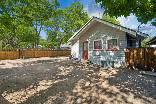 2111 Washington Avenue, Fort Worth, TX 76110