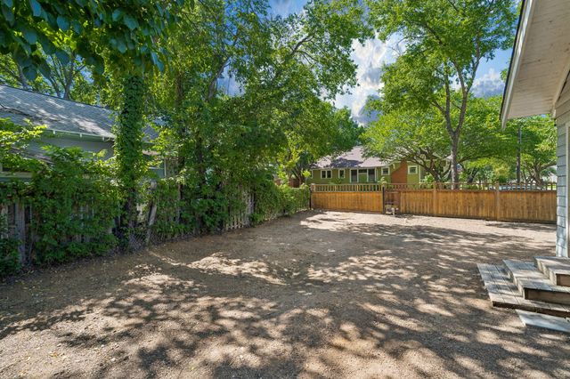 2111 Washington Avenue, Fort Worth, TX 76110