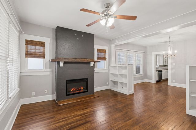 2111 Washington Avenue, Fort Worth, TX 76110