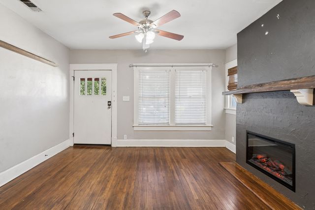 2111 Washington Avenue, Fort Worth, TX 76110